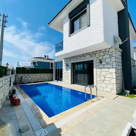 فيلة F Celik Villalari