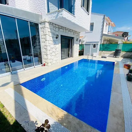 F Celik Villalari * Çeşme